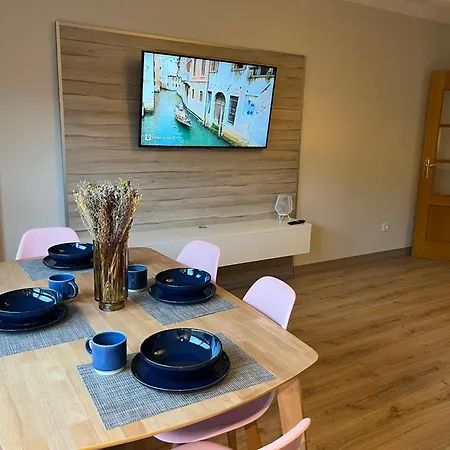 Apartment Junto A La Feria Con 2 Y Aire Acondicionado